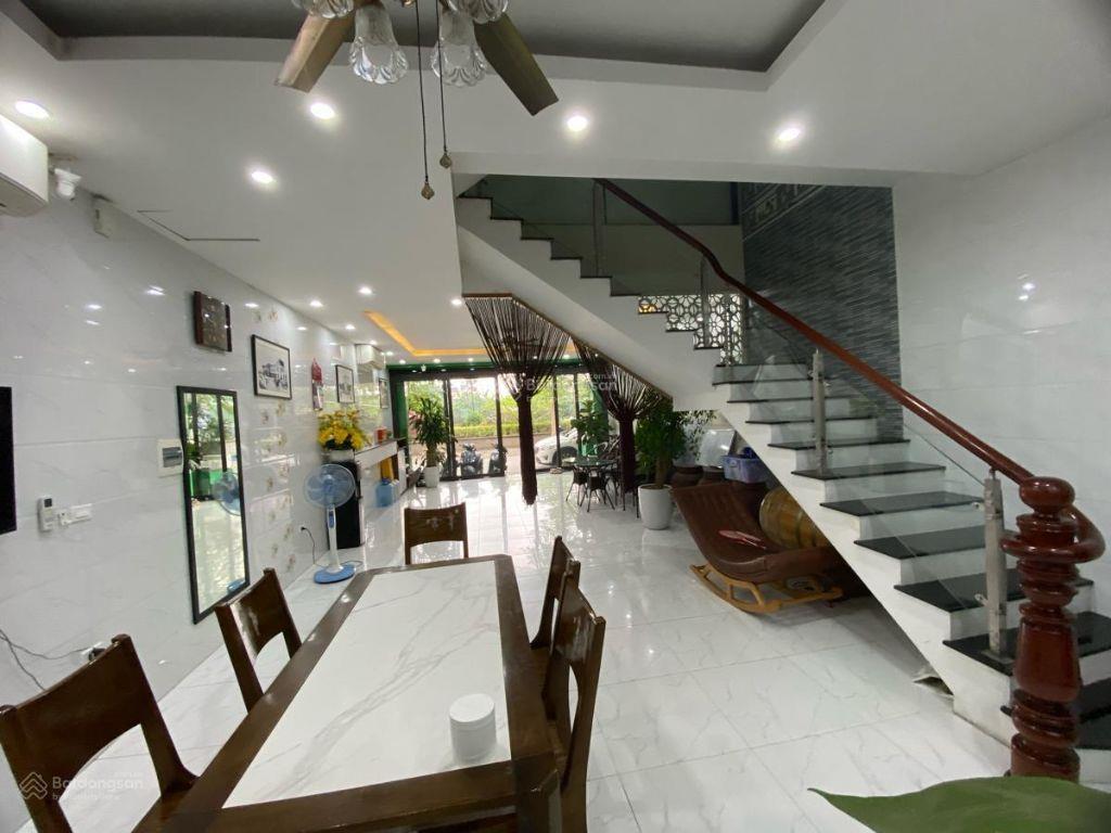 Bán gấp liền kề Báo nhân dân, DT 80m2, MT 5.4m, NT đẹp view chung cư, giá chỉ 20.5 tỷ