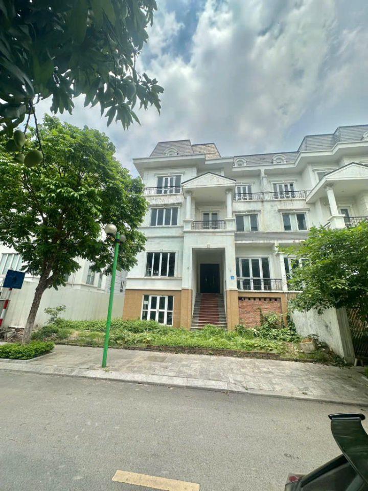 Bán biệt thự NV3, DT 275.5m2 kdt LIDECO, vị trí đẹp, view vườn hoa gần trục trung tâm