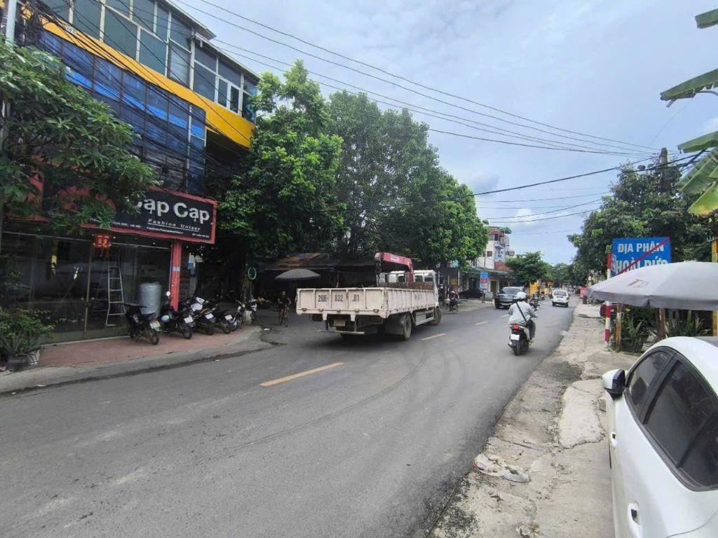 Bán nhà C4 mặt đường tỉnh 72, An Khánh, DT 238m2, đang cho bank thuê 400tr/ năm