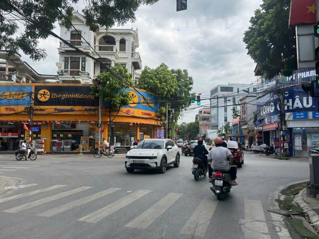 Bán nhà mặt đường Nguyễn Viết Thứ, Hoài đức, DT 180m2, oto tránh, giá chỉ nhỉnh 33 tỷ