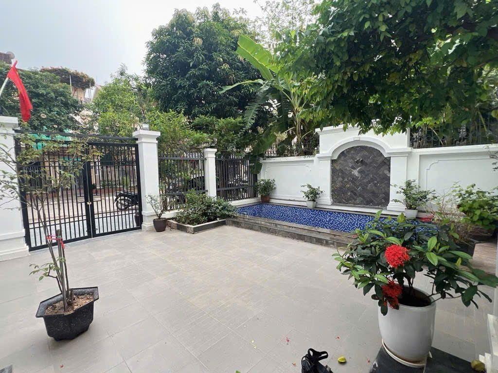 Bán biệt thự Tân Tây Đô, DT 205m2, mt 12m hoàn thiện đẹp, giá chỉ 28.8 tỷ