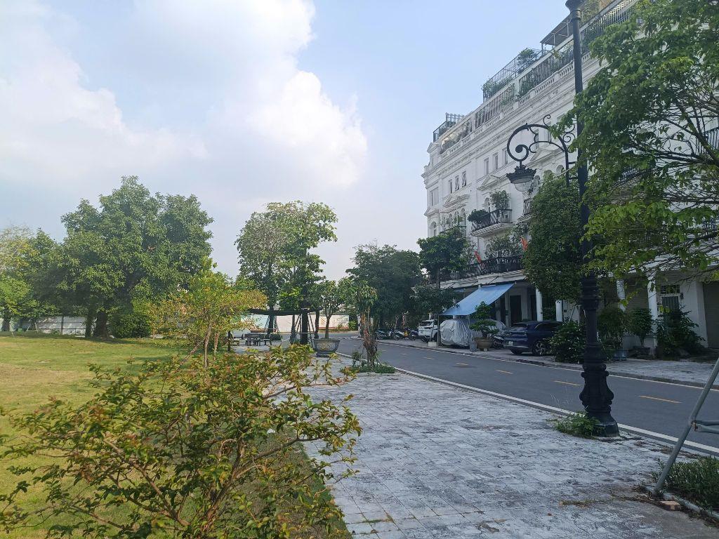 Bán liền kề Louis IV, DT 100m2 giá rẻ nhất chỉ nhỉnh 24.x tỷ