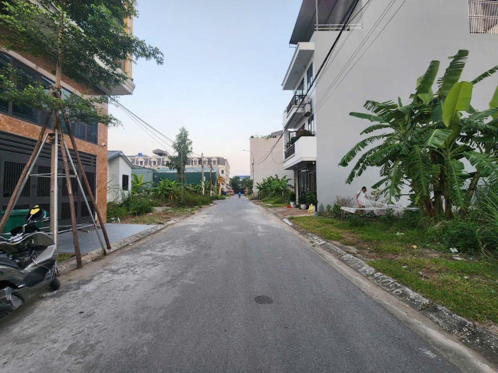Bán đất ĐG Trũng Trên Địa Các, Lai Xá, DT 73m2 mt 5m, giá rẻ chỉ 11.8 tỷ