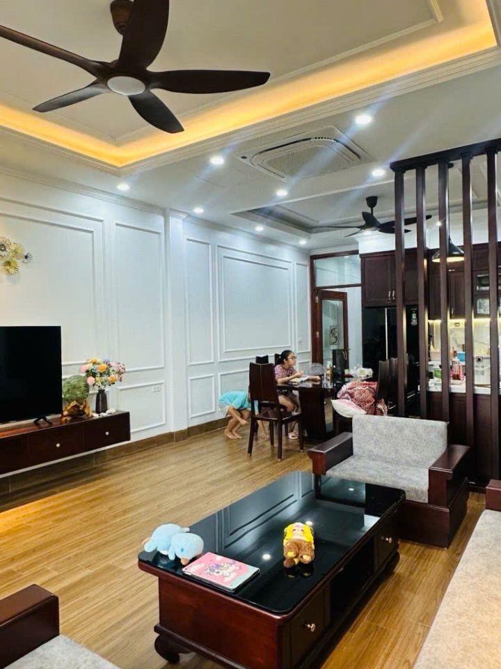 Bán nhà Trũng Trên, xã Kim Chung, DT 75m2, mt5m, 6 tầng, TM, giá chỉ 15.4 tỷ