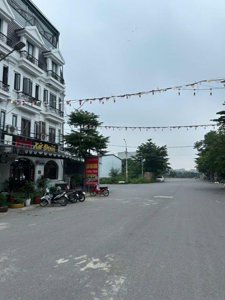 Bán nhà Trũng Trên, xã Kim Chung, DT 75m2, mt5m, 6 tầng, TM, giá chỉ 15.4 tỷ