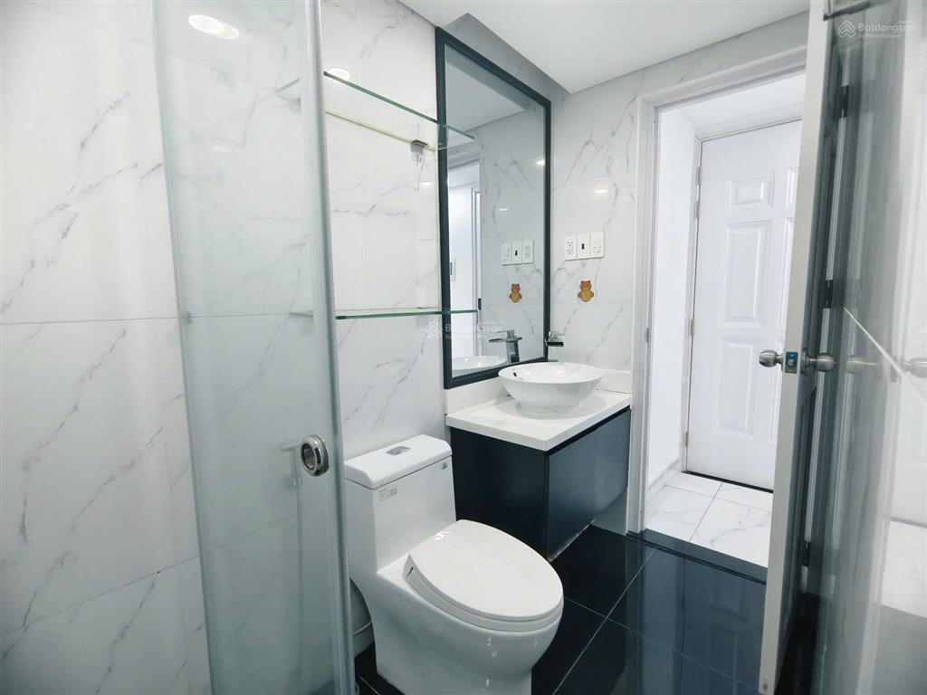 Ch 1pn ban công  gym  hồ bơi  hầm xe  bảo vệ 24/7  hồ con rùa  dinh độc lập