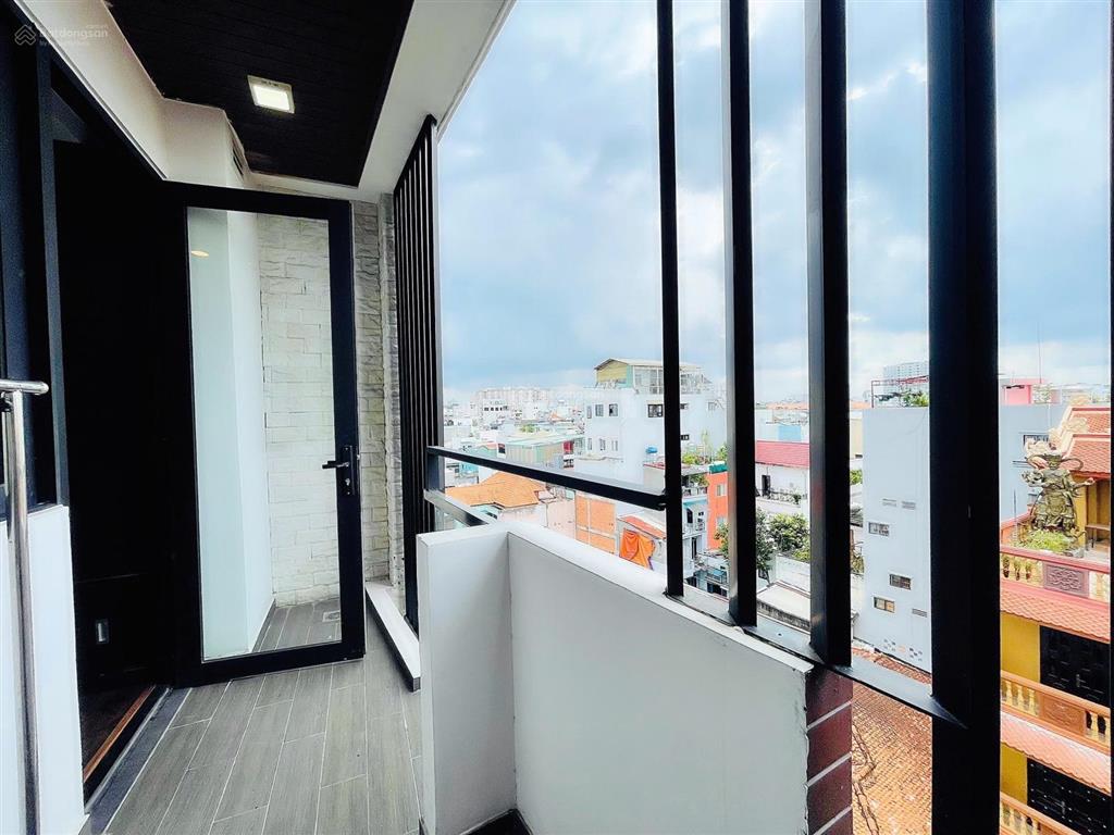 Ch 1pn ban công  gym  hồ bơi  hầm xe  bảo vệ 24/7  hồ con rùa  dinh độc lập