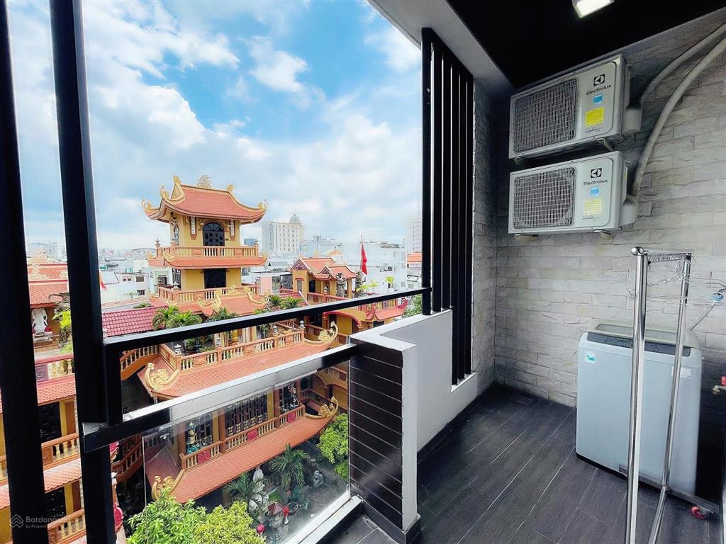 Ch 1pn ban công  gym  hồ bơi  hầm xe  bảo vệ 24/7  hồ con rùa  dinh độc lập