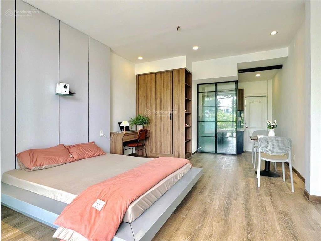 Ch 1pn tách bếp q3 hồ con rùa  thang máy  full nội thất  siêu trung tâm