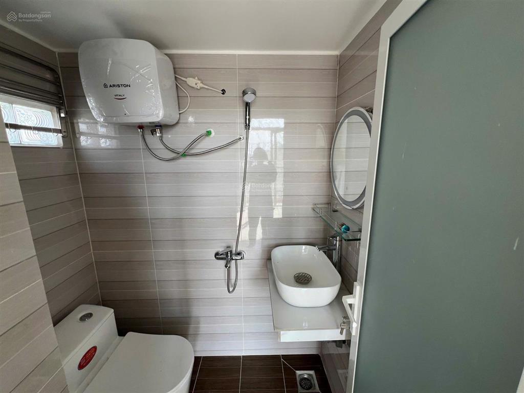 Studio vừa trống  phòng đẹp như hình  tách bếp  ban công vị trí tạ quang bửu q8  parcmall