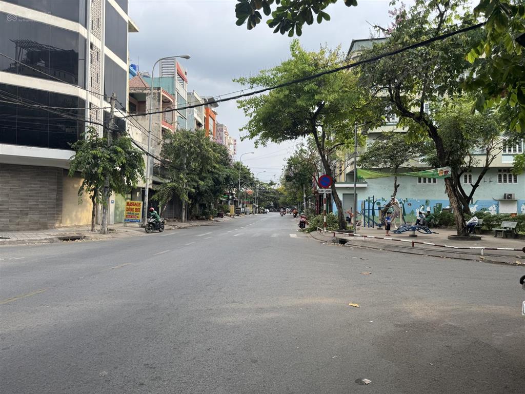 Chủ kẹt bán nhanh nhà mt khu nam long q12 hcm  vị trí kd sung dt 4,5x18m giá 8,3 tỷ còn bớt