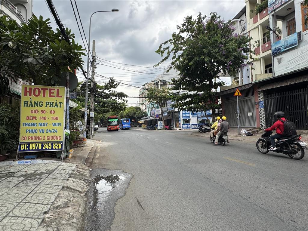 Chủ kẹt bán nhanh nhà mt khu nam long q12 hcm  vị trí kd sung dt 4,5x18m giá 8,3 tỷ còn bớt