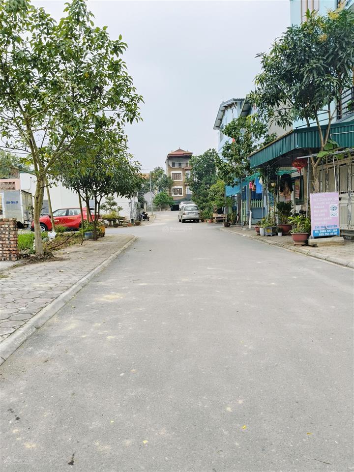 Bán đất long biên....660m2. .. giá 120tr/m2... lô góc... vỉa hè... ô tô tránh.