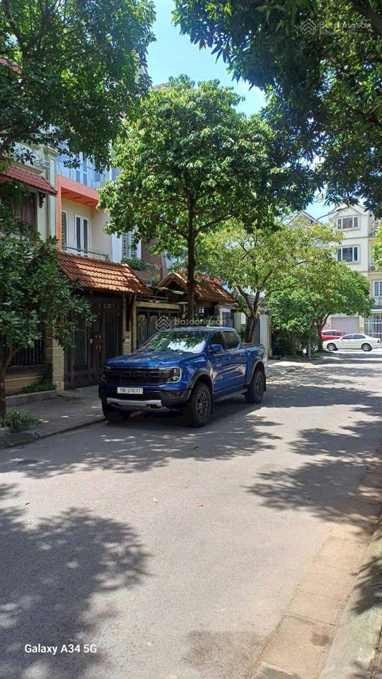 Bán đất đấu giá giang biên vỉa hè ô tô tránh cách 99m ra 3 trường học giáp khu đt việt hưng