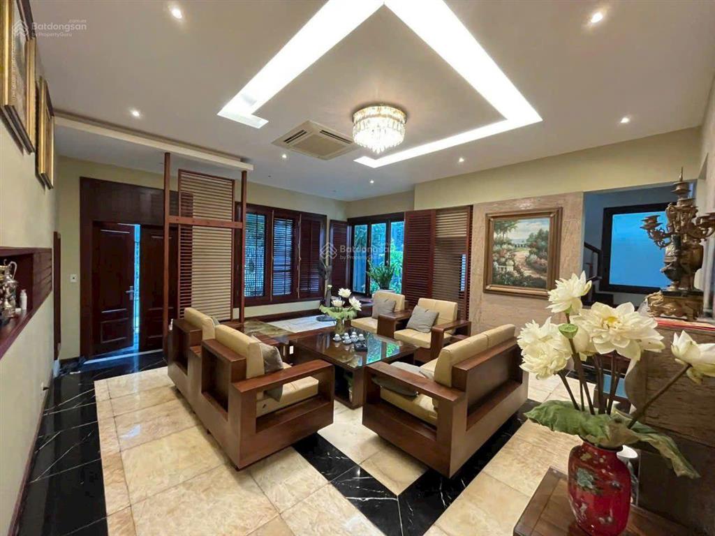 Bán biệt thự việt hưng  tặng toàn bộ nội thất nhập khẩu tiền tỷ. giá 45 tỷ. kinh doanh