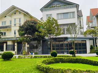 Bán biệt thự việt hưng, duy nhất 1 căn giá rẻ nhất khu vực, giá chỉ 194tr/m2, kinh doanh.