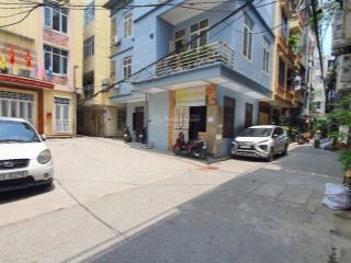 Chính chủ bán gấp nhà 5 tầng 3 ngủ, 3 vs, xây mới cổ nhuế, nội thất full. đủ công năng, giá 4,5 tỷ