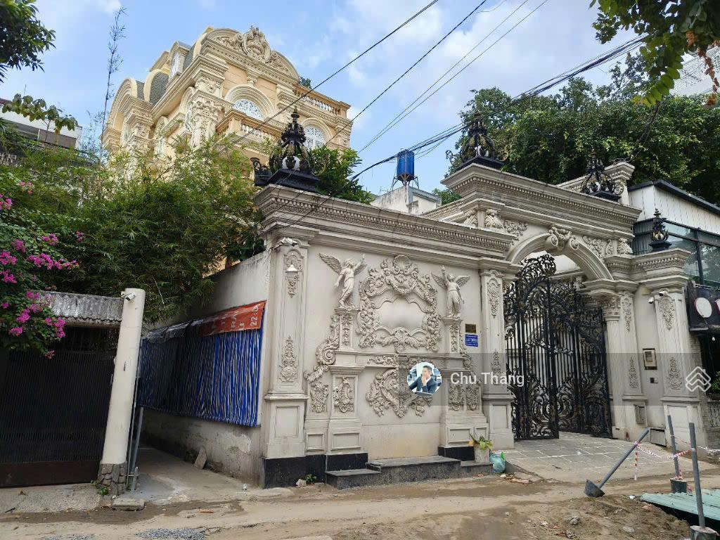 Biệt thự lâu đài duy nhất tại tân bình 2mt hầm 4 lầu thang máy 11x28 giảm ngay 6ty