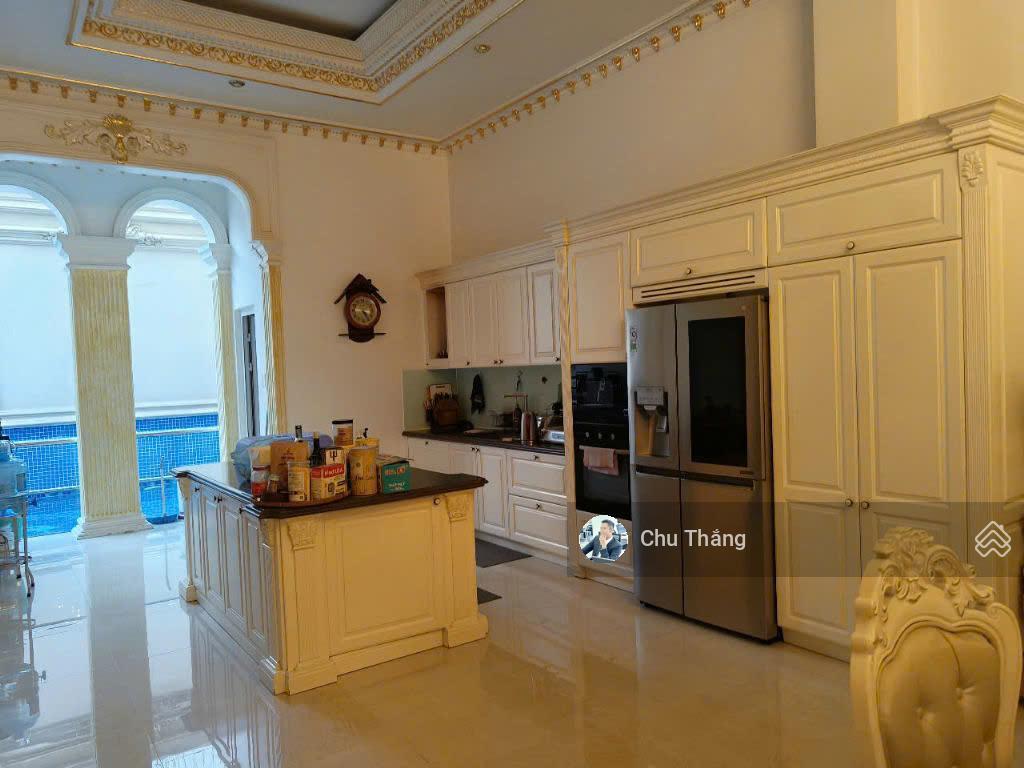 Biệt thự lâu đài duy nhất tại tân bình 2mt hầm 4 lầu thang máy 11x28 giảm ngay 6ty