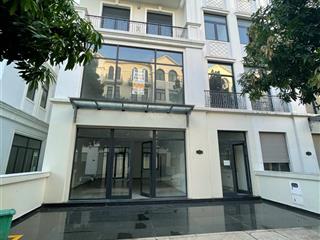 Bán nhà phố 135m 5 tầng giá 25,8 tỷ trục đường kinh doanh sầm uất gần công viên nước vinhomes quận9