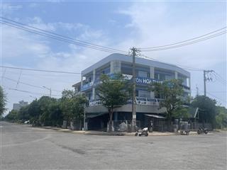 Bán nhà 2 mặt tiền 700m2 ngay sát fpt