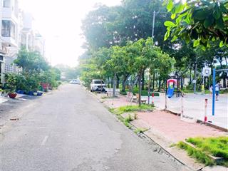 Võ văn kiệt  hồ ngọc lãm  6 x 15m  4 tầng  đối diện công viên