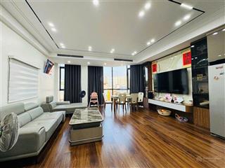Bán nhà 40m2 5 tầng cạnh ngay hồ tây  2 mặt ngõ thông, ô tô đỗ cổng
