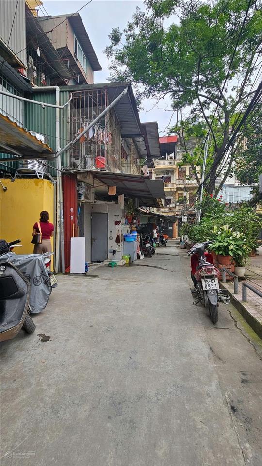 Tôi cần bán gấp trong tuần chtt khu quỳnh mai 1ngủ 1 khách vs kk , tầng 3 cầu thang rộng chỉ 2,3 ty