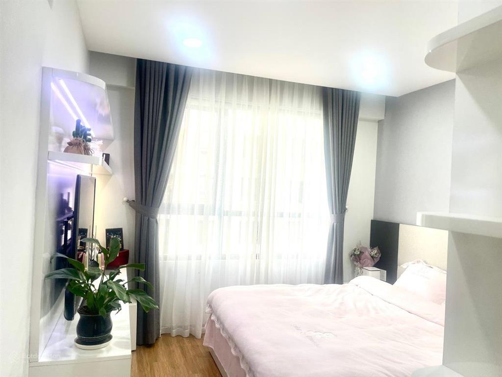 Bán căn hộ 2pn tại the gold view, bến vân đồn, quận 4, giá siêu hời 4,9 tỷ,68m2.chưa từng cho thuê