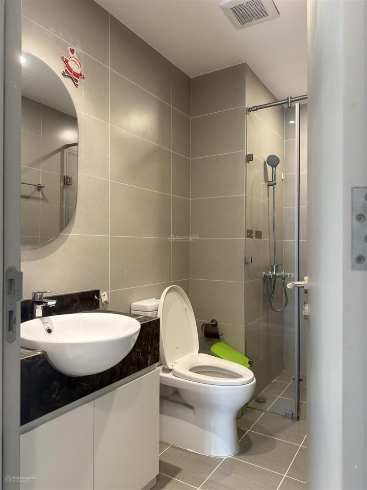 Bán cc 2pn full nội thất, 81m2, giá siêu hời 7,986 tỷ tại bến vân đồn, q4, hcm. sắp có sổ hồng.