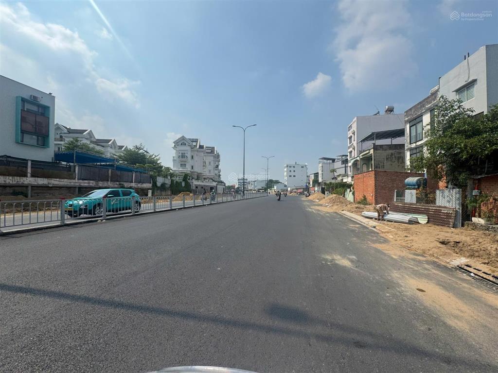 Bán đất mt đường dương quảng hàm, gò vấp dt 60x100m thổ cư 100% ctxd 2 hầm + 16 tầng giá 350 tỷ