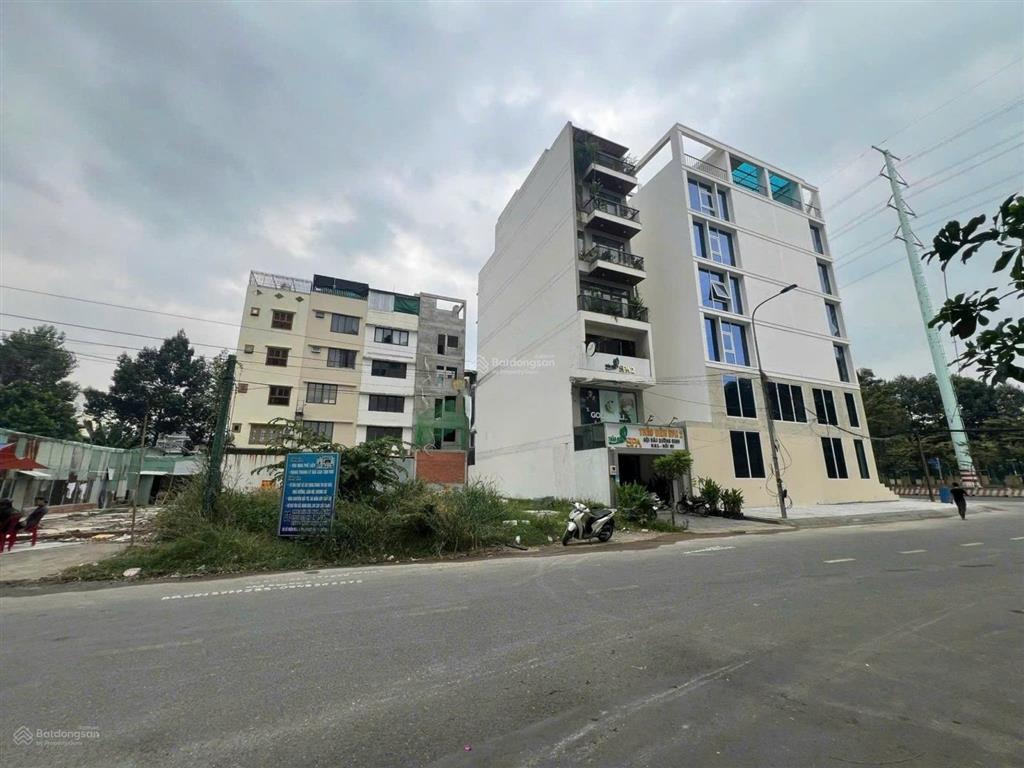 Bán lô đất mt đường nguyễn văn kỉnh,q2  ngay trung tâm hành chính quận 2 dt 10x20m giá 200tr/m2