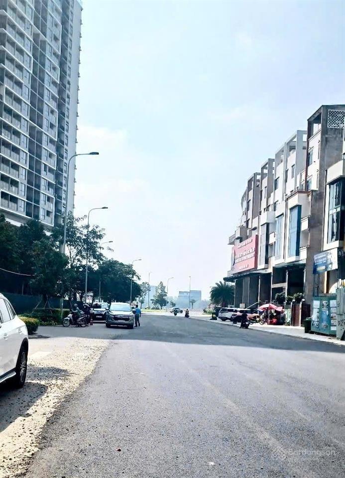 Bán lô đất mt đường nguyễn văn kỉnh,q2  ngay trung tâm hành chính quận 2 dt 10x20m giá 200tr/m2