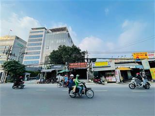 Bán khuôn mt đường bạch đằng, bình thạnh dt 10x20m hđt 200 tr/tháng giá 50 tỷ.  0901 488 ***