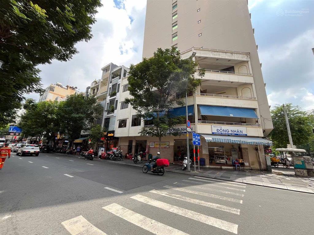 Bán tòa văn phòng hầm + 8 tầng mt hoàng sa quận 1, dt 21x21m  dtsd 2000m2 giá 130 tỷ