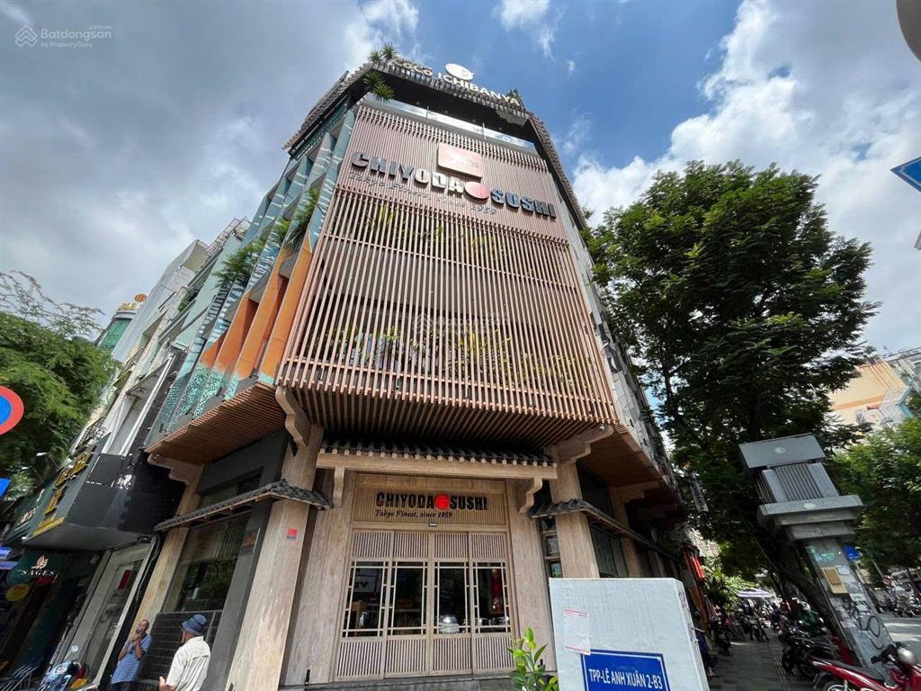 Bán tòa văn phòng hầm + 8 tầng mt hoàng sa quận 1, dt 21x21m  dtsd 2000m2 giá 130 tỷ