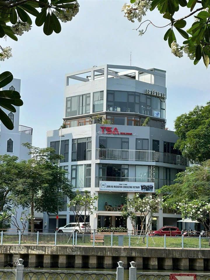 Bán tòa văn phòng hầm + 8 tầng mt hoàng sa quận 1, dt 21x21m  dtsd 2000m2 giá 130 tỷ