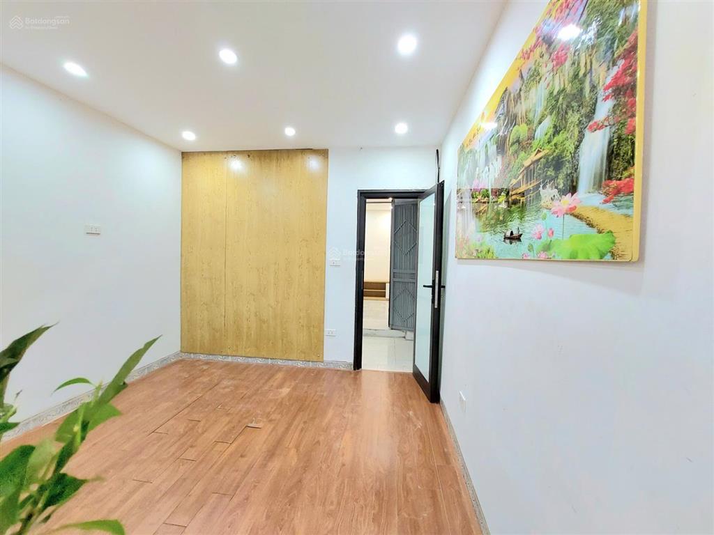 Chính chủ bán nhà tập thể quỳnh mai  sử dụng 70m2  3 ngủ  2 wc. giá tốt