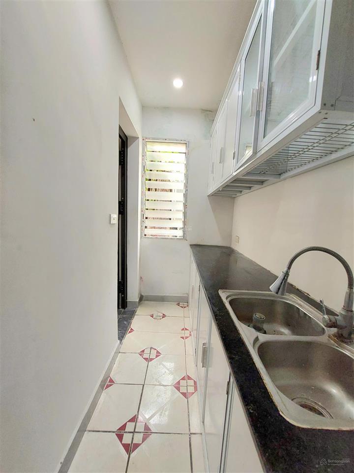 Chính chủ bán nhà tập thể quỳnh mai  sử dụng 70m2  3 ngủ  2 wc. giá tốt