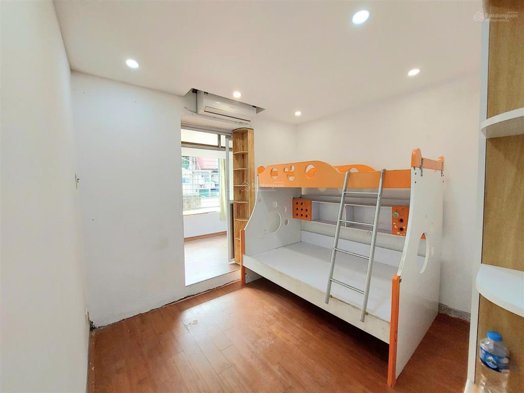 Chính chủ bán nhà tập thể quỳnh mai  sử dụng 70m2  3 ngủ  2 wc. giá tốt