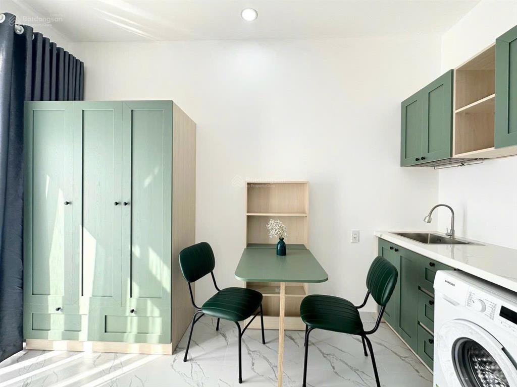 Căn hộ dịch vụ bancol full nội thất giá siêu ưu đãi ngay đại học bách khoa