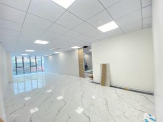 Cho thuê văn phòng duy tân dt 138m2 giá 25tr chính chủ giá rẻ tòa nhà mới xây xong