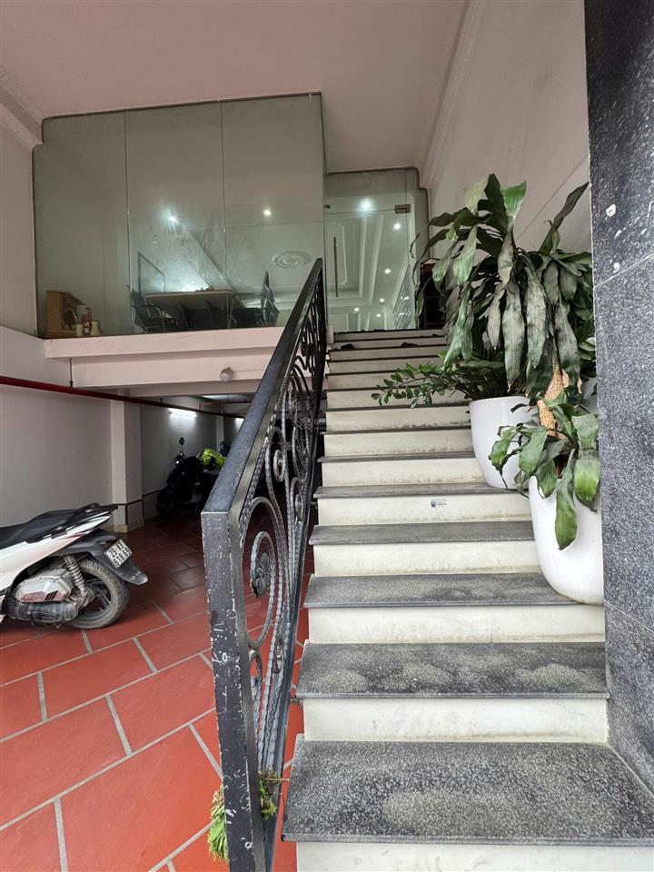 Cho thuê văn phòng trần vỹ dt 80m2 giá thuê 13,5tr chính chủ