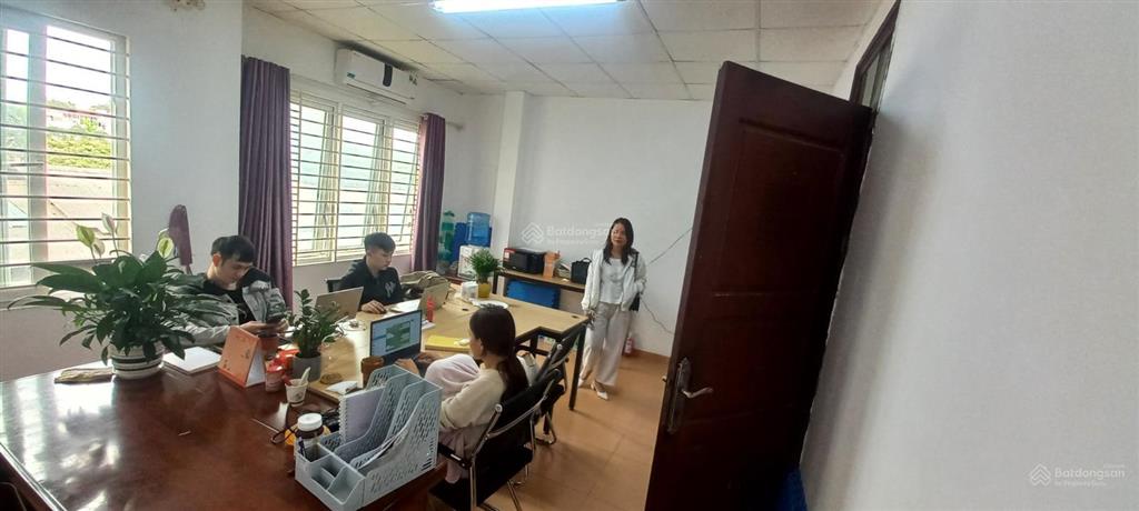 Cho thuê văn phòng ngay khu goldmark city hồ tùng mậu dt 65m2, giá 8tr8