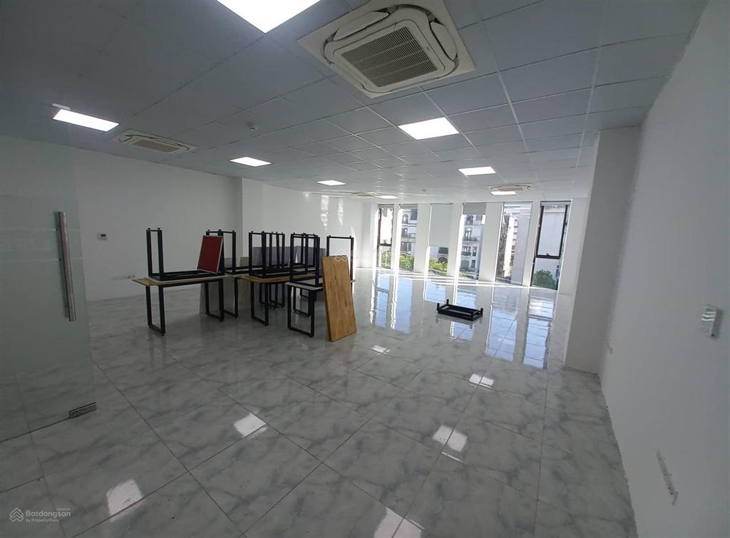 Cho thuê văn phòng mễ trì hạ dt 150m2 giá 28tr mễ trì hạ