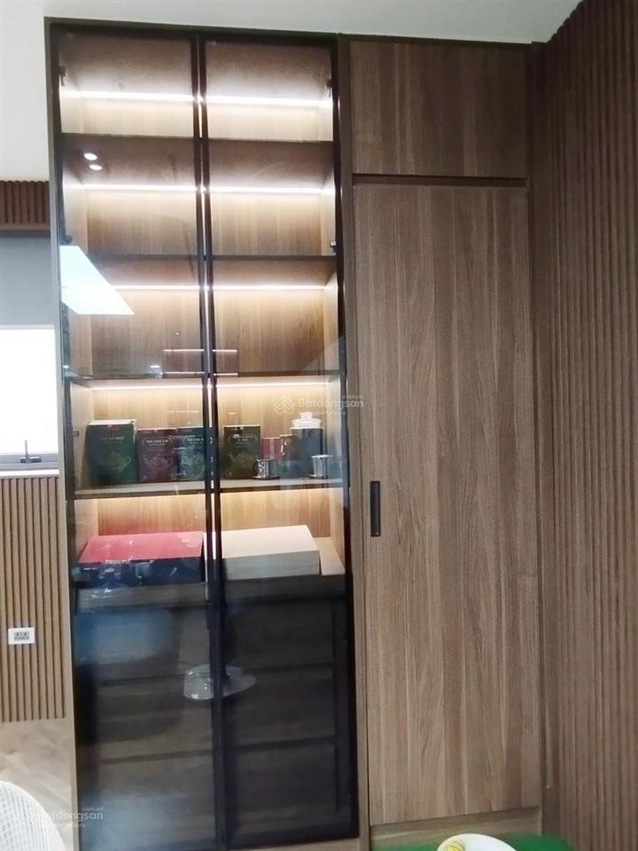 Cho thuê văn phòng duy tân 135m2 full kính và đồ, giá thuê 25tr/th, giá tham khảo tốt trong khu vực