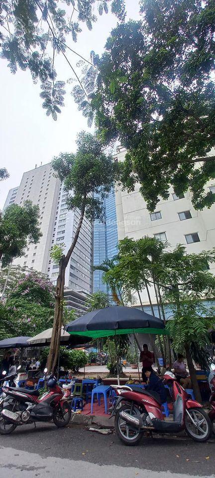 Cho thuê văn phòng mễ trì dt 140m2 giá thuê 28 triệu nhà thoáng
