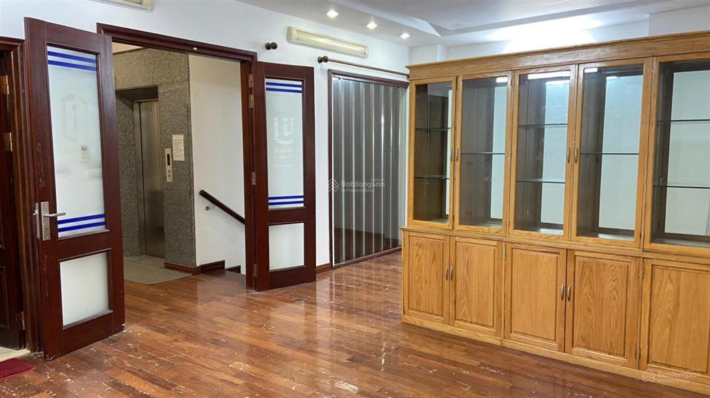 Cho thuê văn phòng trương công giai gần thọ tháp giá 7,5tr/th