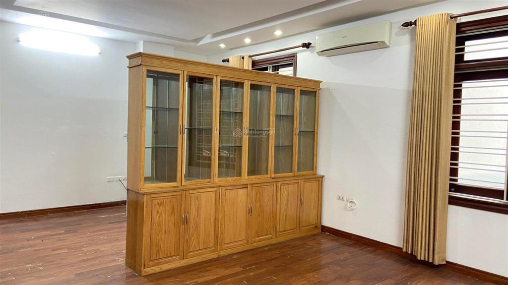 Cho thuê văn phòng trương công giai gần thọ tháp giá 7,5tr/th
