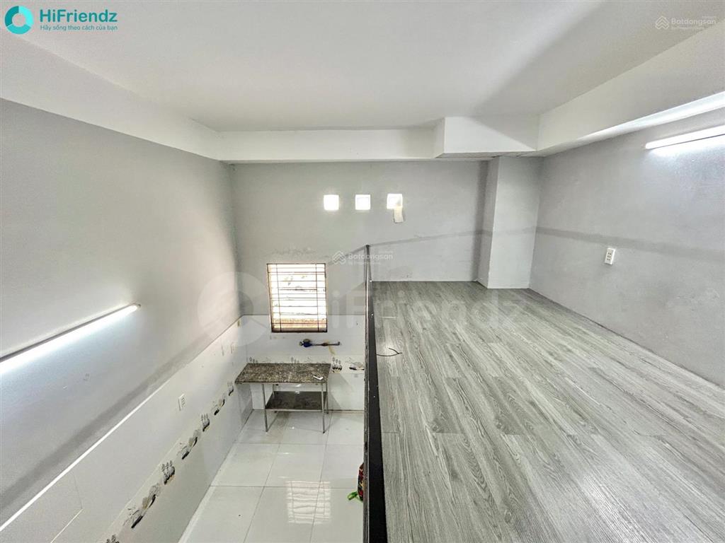 Cho thuê phòng gác cao 1m8  thang máy bảo vệ 24/24  ngay lê văn sỹ gần q3 q10 q1